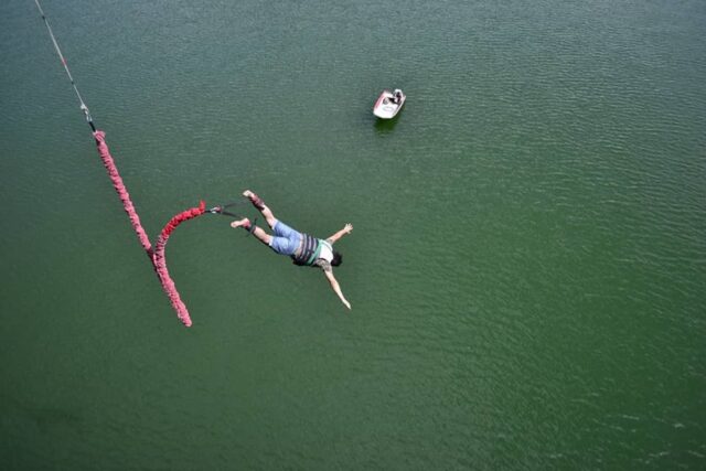 Bungee jumping